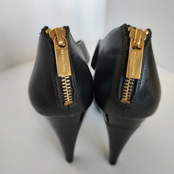 Michael Kors Womens Black 4.25" Heels in size 5M - Picture 8 of 8